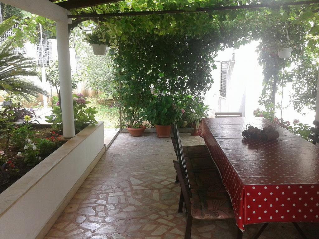 Apartments Villa Zvonimir Slatine Oda fotoğraf