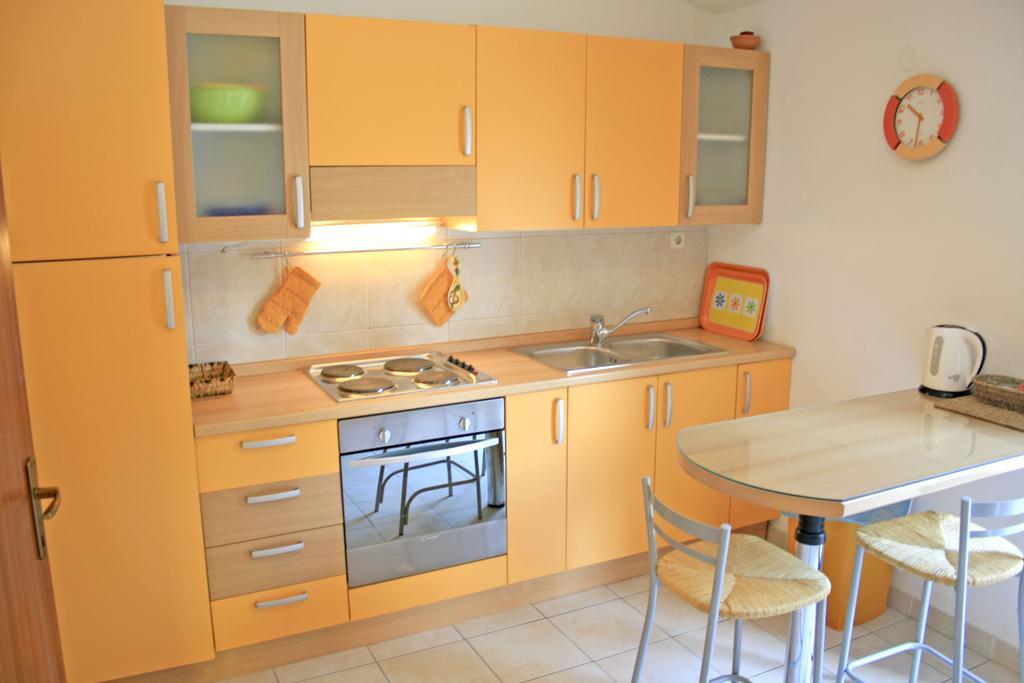Apartments Villa Zvonimir Slatine Oda fotoğraf